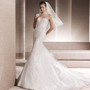 Exquisite White Lace Wedding Dress